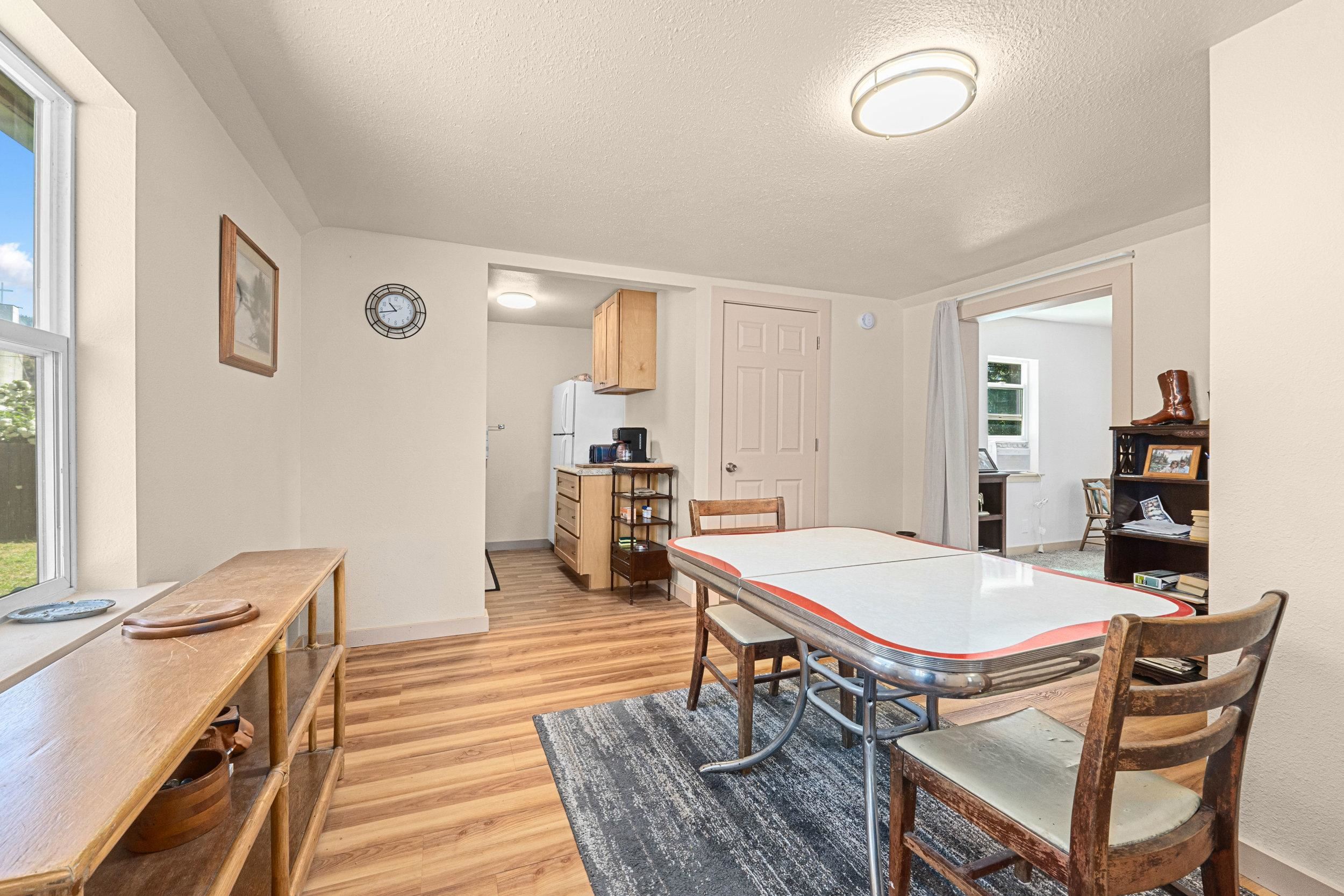 380 W 5th Ave - Photo 11