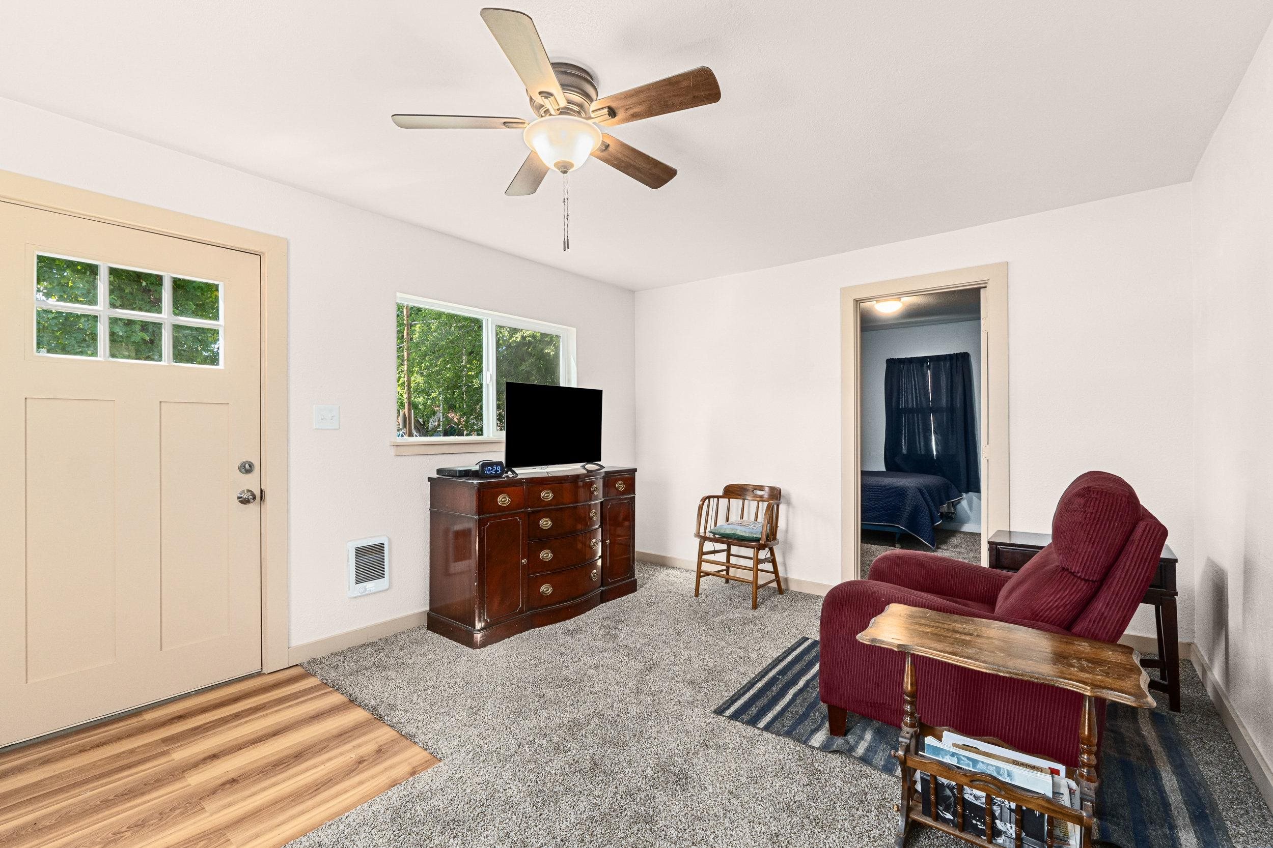 380 W 5th Ave - Photo 5