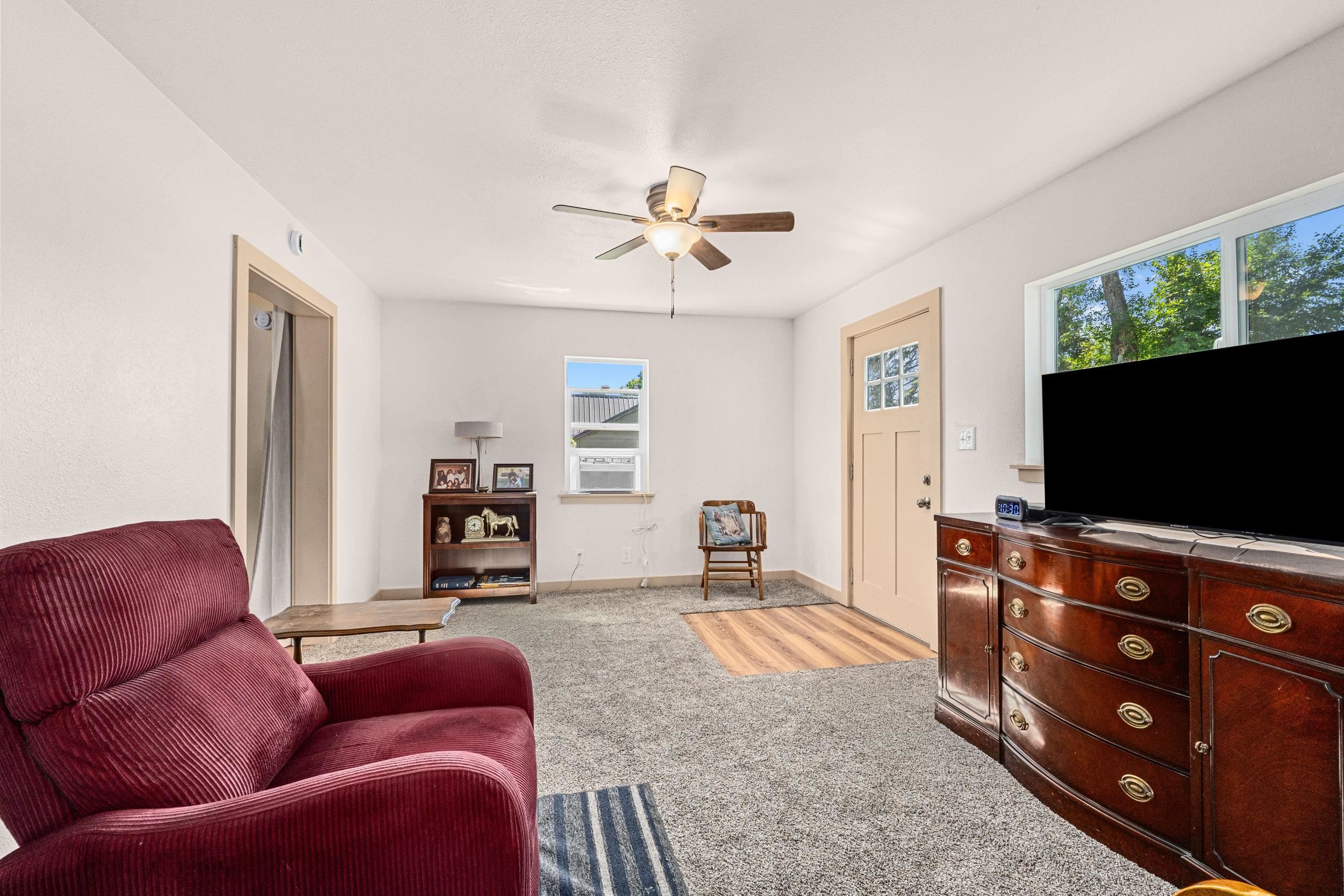 380 W 5th Ave - Photo 6
