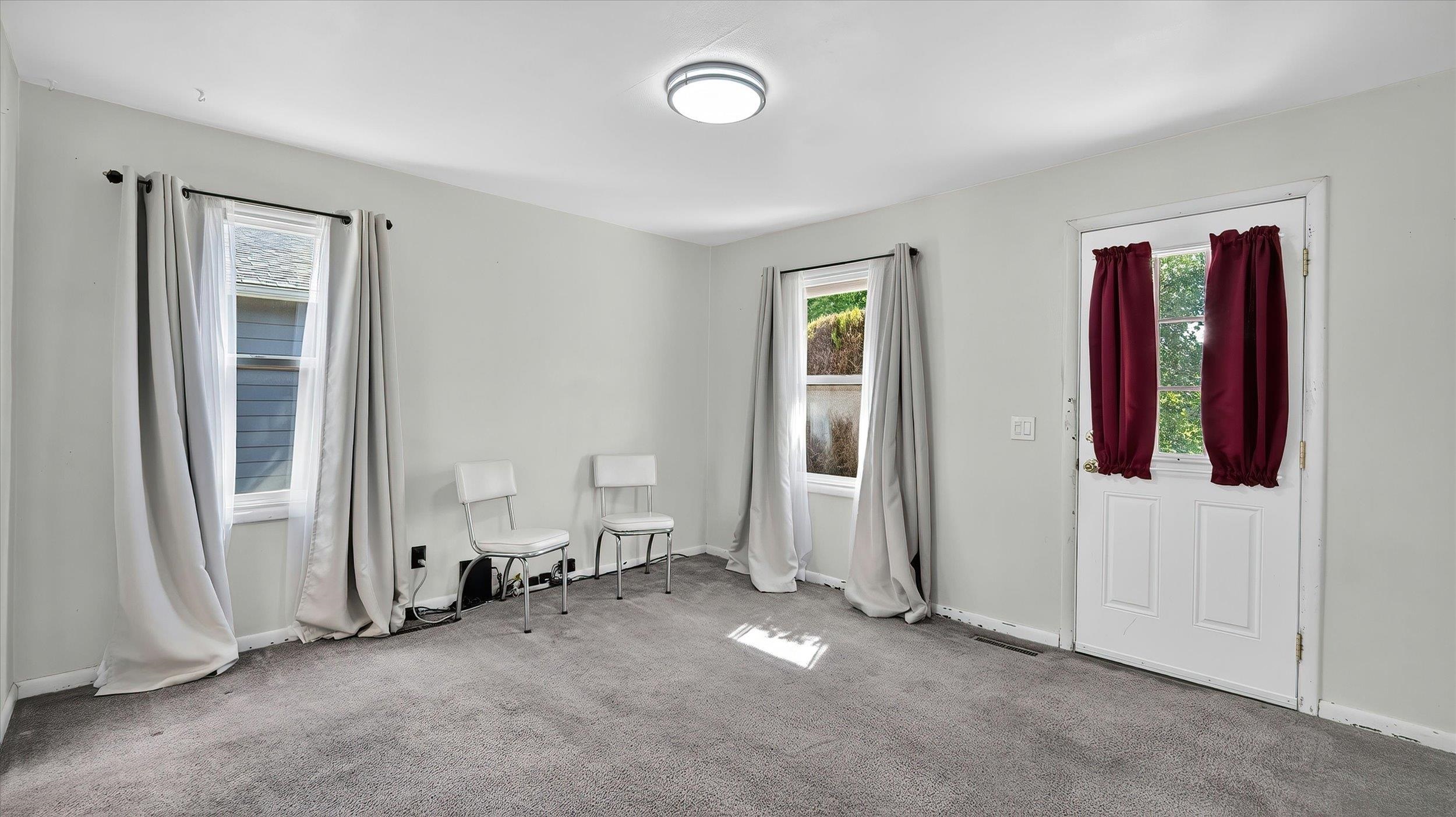 5014 N Elm St - Photo 3