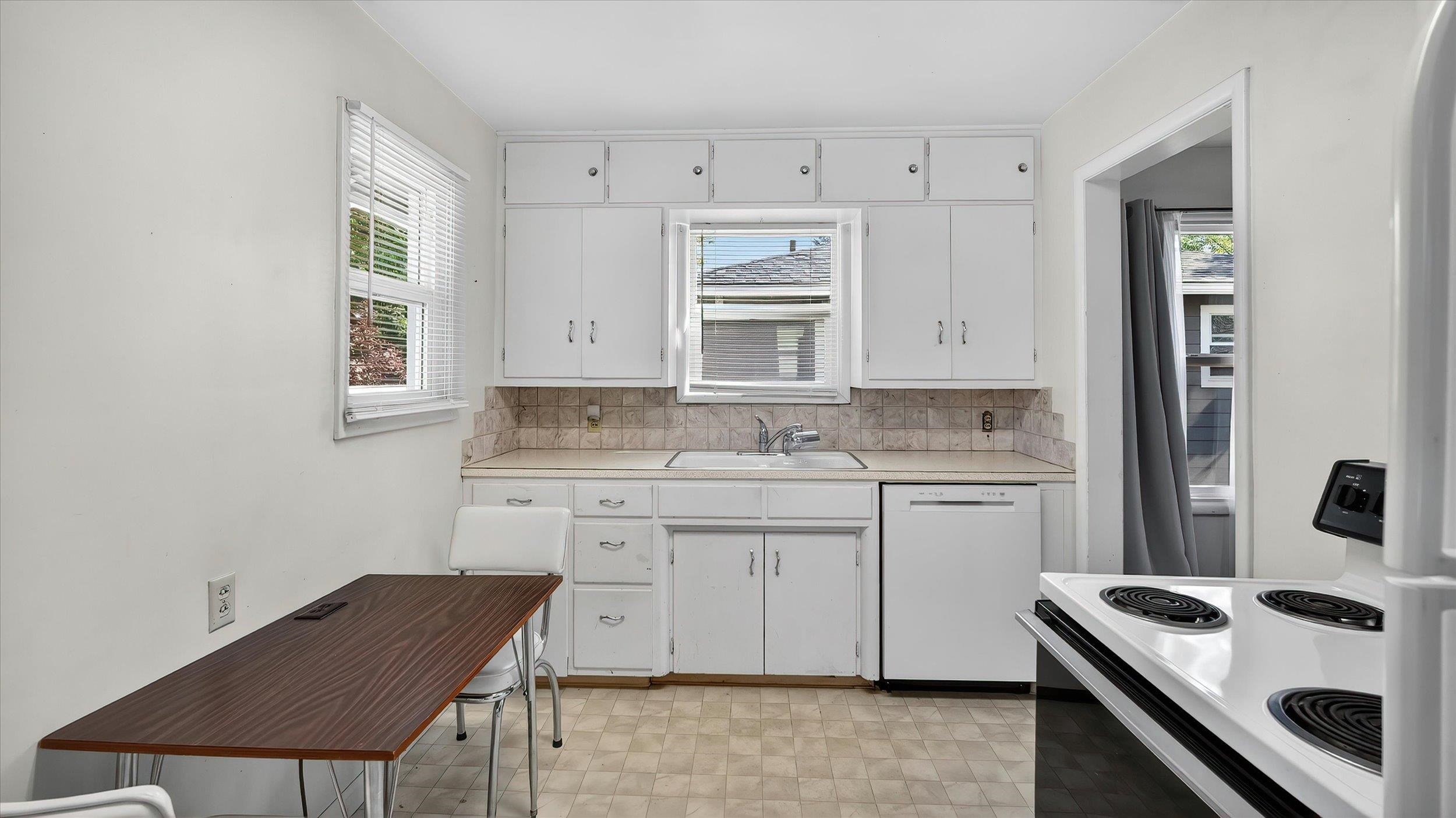 5014 N Elm St - Photo 8