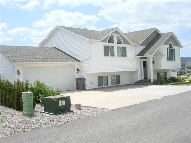 2813 S CHAPMAN - Photo 1