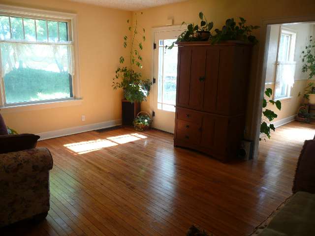 402  E POPLAR - Photo 4