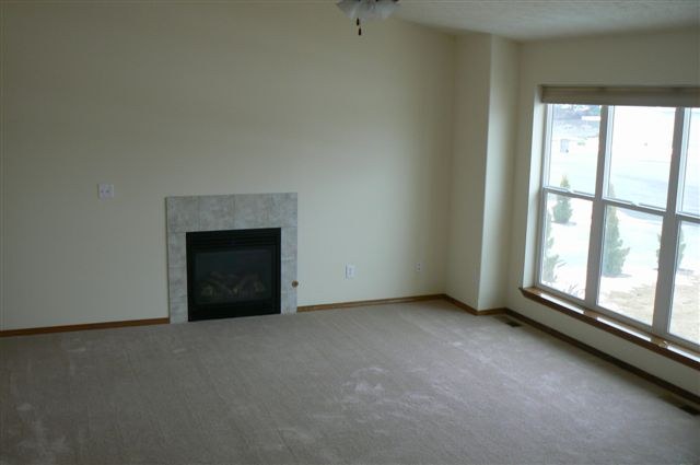 1212  S Lloyd St - Photo 4