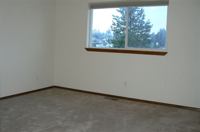 1212  S Lloyd St - Photo 5