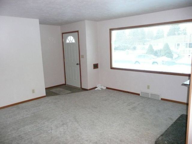 2105  W Kiernan Ave - Photo 3