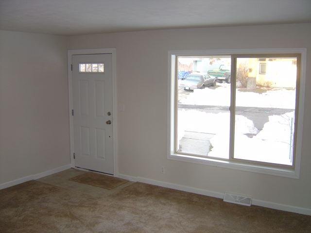5907 N Greenwood Blvd - Photo 2