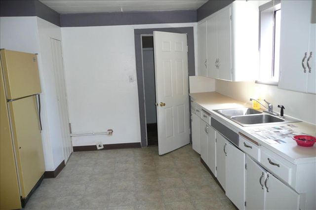 1303  E Crown Ave - Photo 3