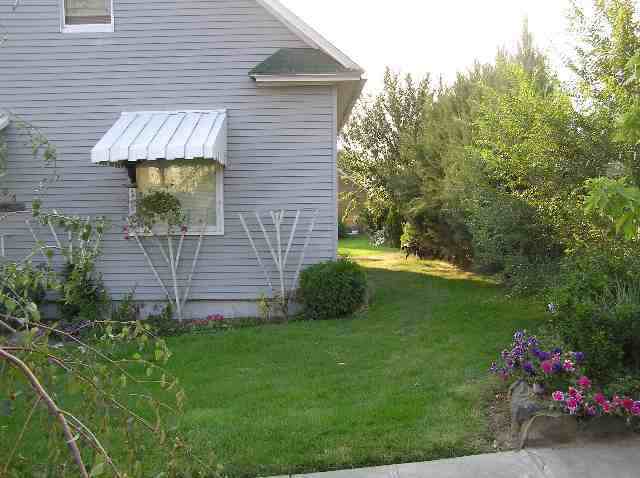 406 S Division - Photo 3