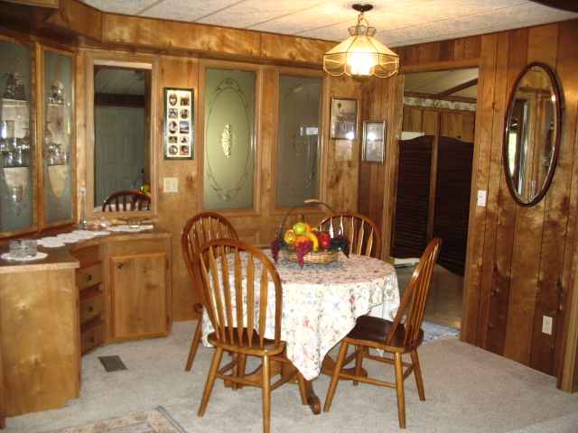 511 Airport Way - Photo 2