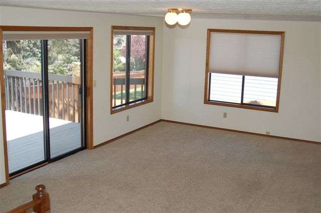 7031  N Greenwood Blvd - Photo 4