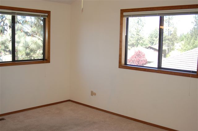 7031  N Greenwood Blvd - Photo 6