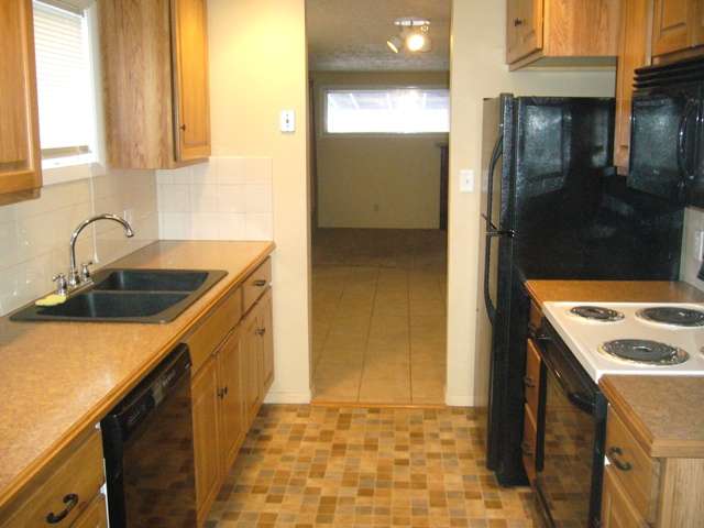 3102  S Freya St - Photo 4