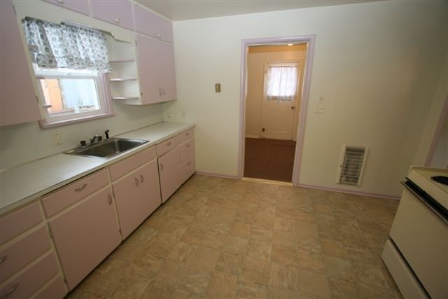 620  N Howard St - Photo 5