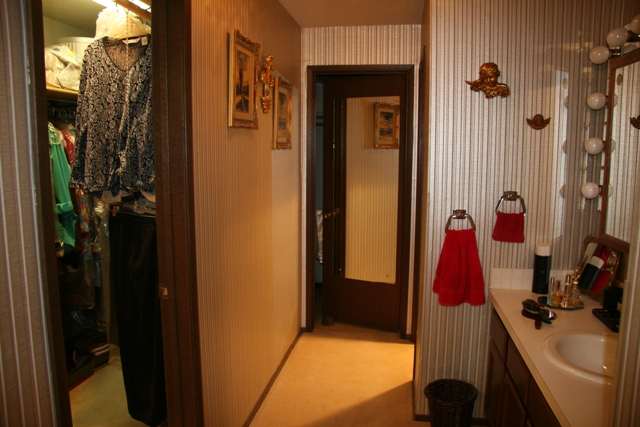 1002  W 7th Ave - Photo 9