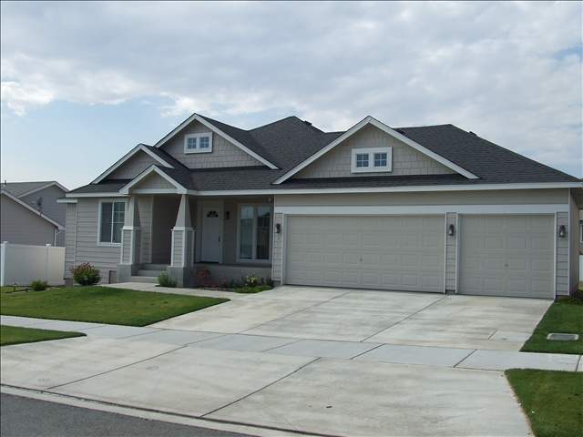 4921 N Penn Ave - Photo 1