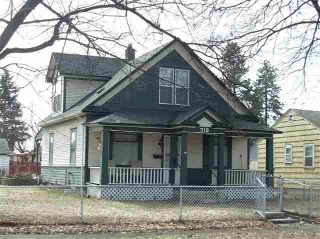 318 E Everett - Photo 1