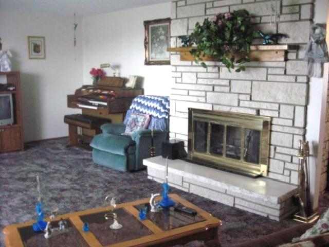 1119  E 57th Ave - Photo 3
