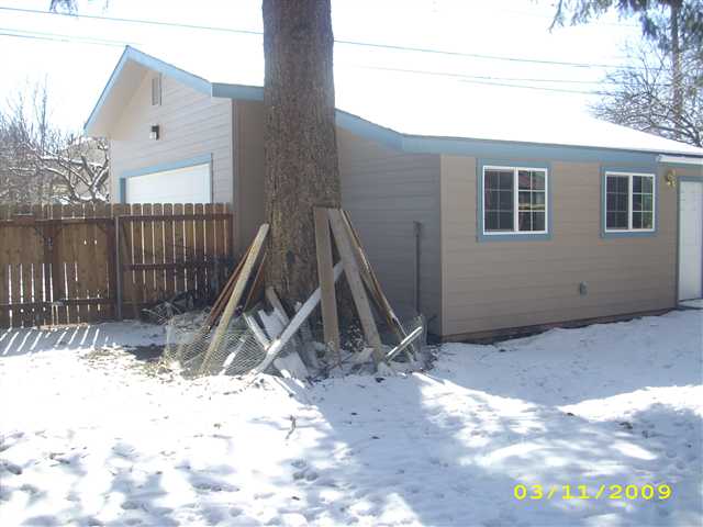 324  E Nora Ave - Photo 3