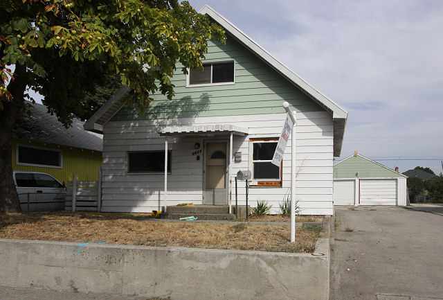 1633 E Wellesley Ave - Photo 1