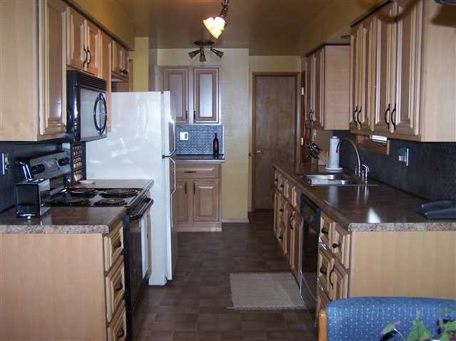 2424  W Bruce Ave - Photo 3