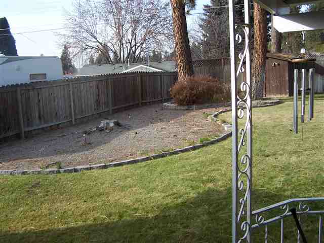 2424  W Bruce Ave - Photo 9