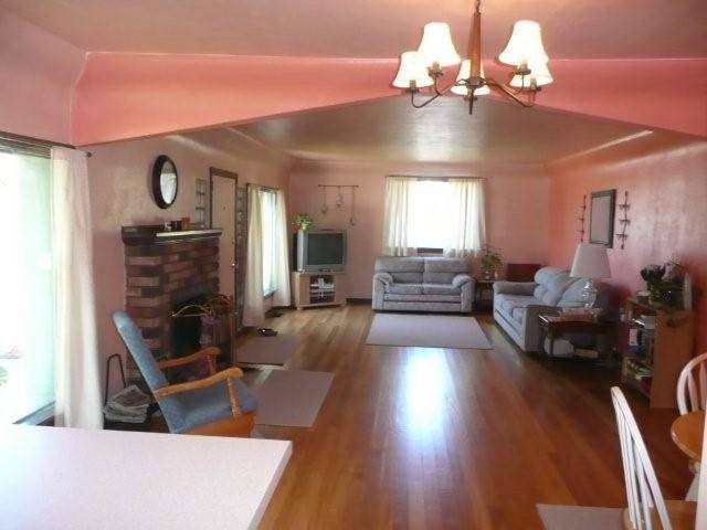 2222  N Normandie - Photo 4
