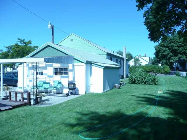 2222  N Normandie - Photo 9