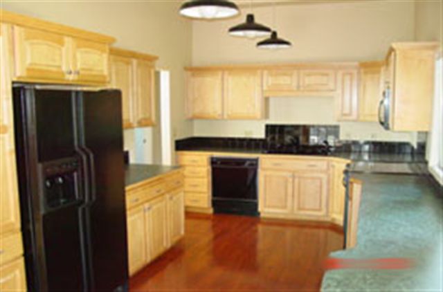 2606  W Woodside Ave - Photo 3