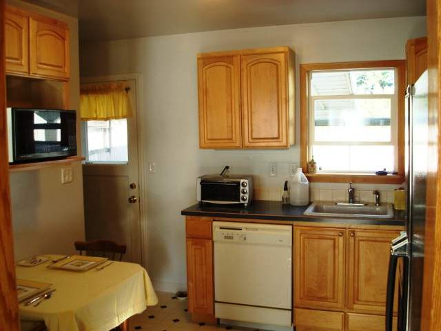 5404  N Cedar St - Photo 4