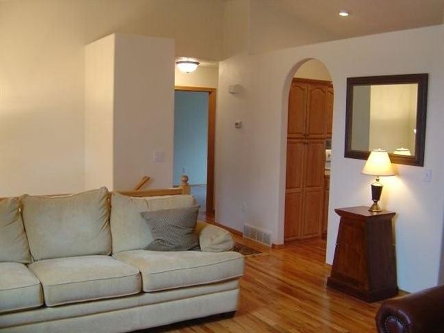 1226  W Bismark Ave - Photo 3