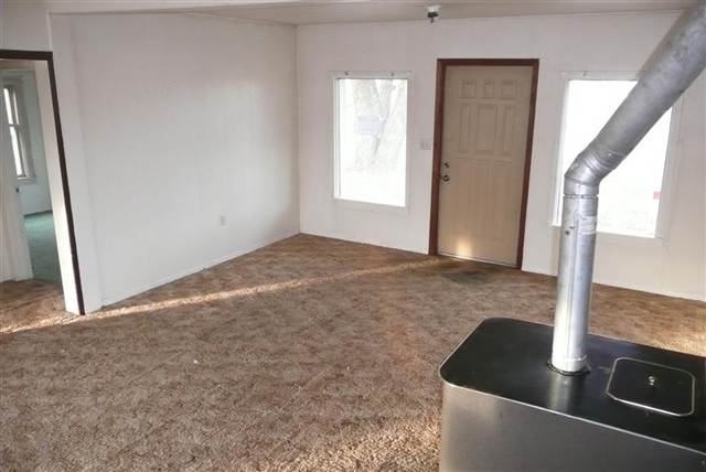 175 SW Railroad - Photo 3