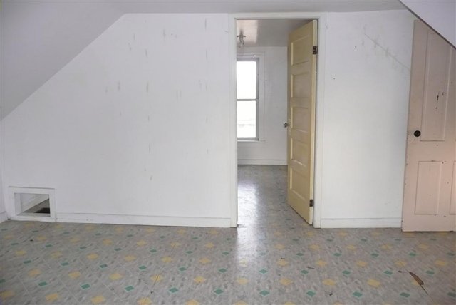 175 SW Railroad - Photo 8
