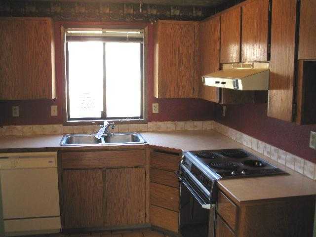 411 Clay St - Photo 3
