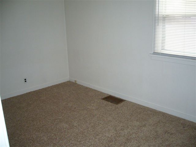 5702  N A St - Photo 4