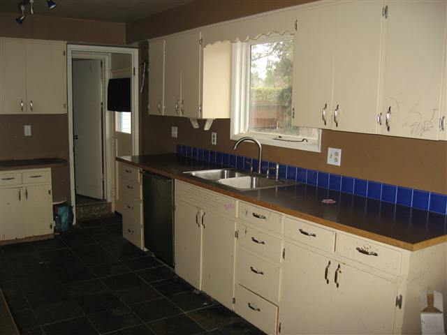 8223  N Howard - Photo 3