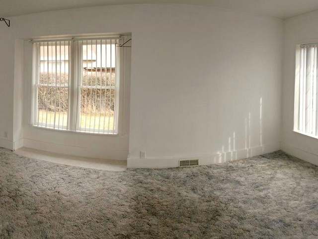 1719  E QUEEN - Photo 5