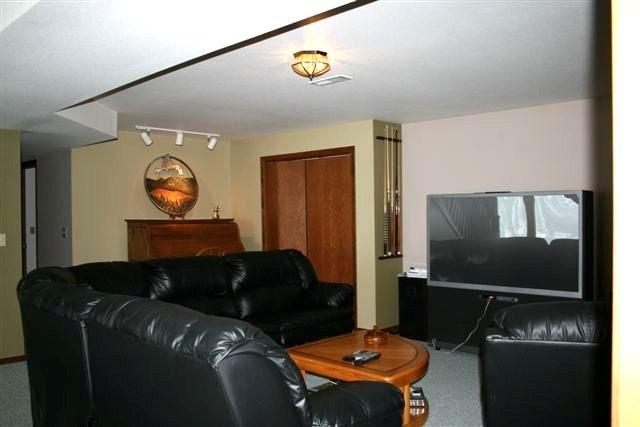 1015 Westover Rd - Photo 6