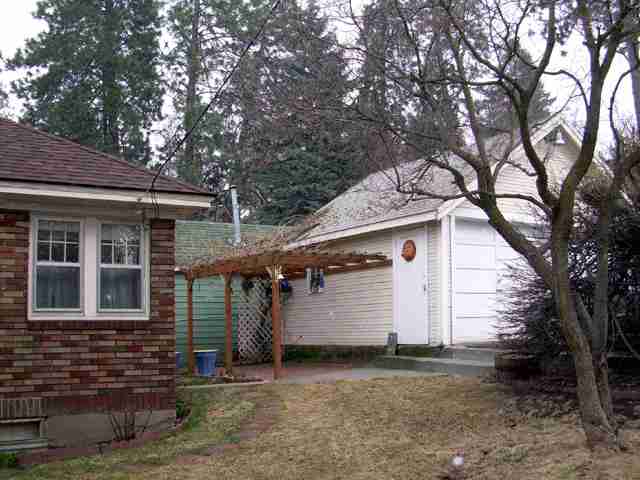 1404  E 17th Ave - Photo 9