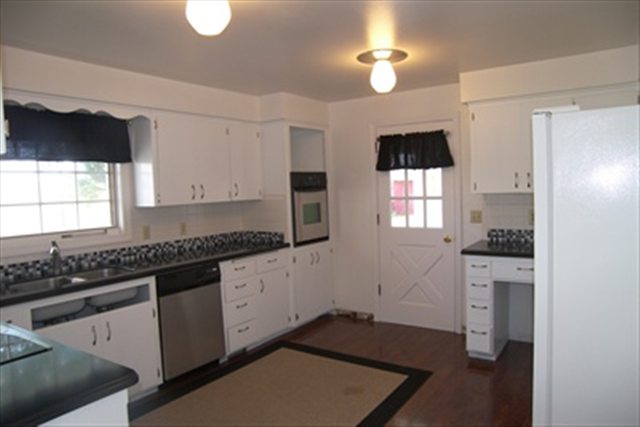 403  W 6th St - Photo 4