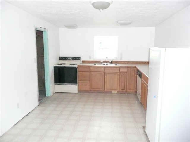 6913 E 3rd Ave - Photo 2