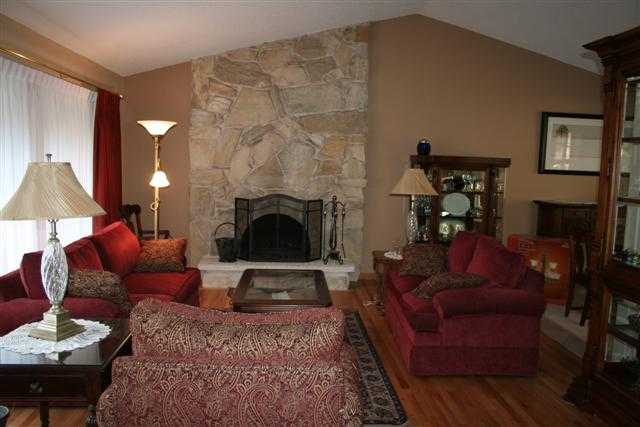 1222  W Elmwood - Photo 3