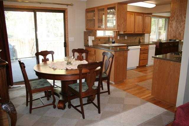 1222  W Elmwood - Photo 4