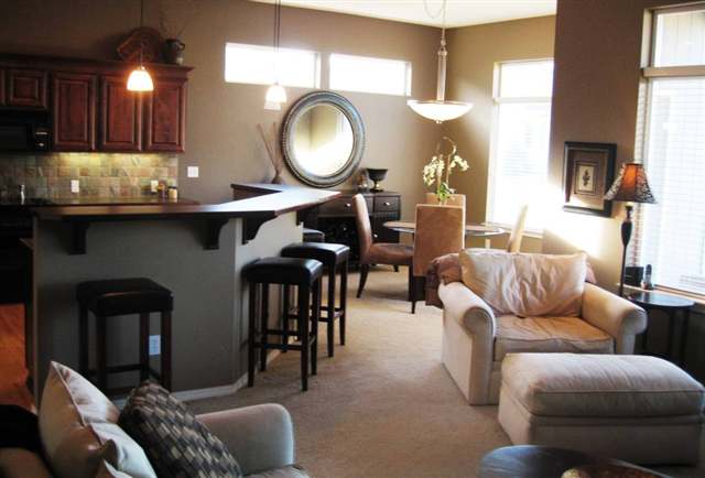 1513  E 56TH - Photo 3