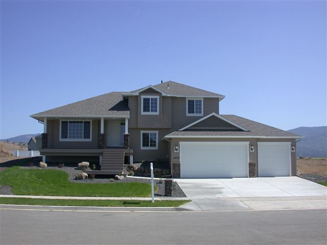 1033 S Harmony - Photo 1