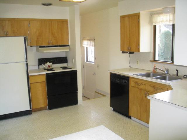 3323  W Rockwell Ave - Photo 3