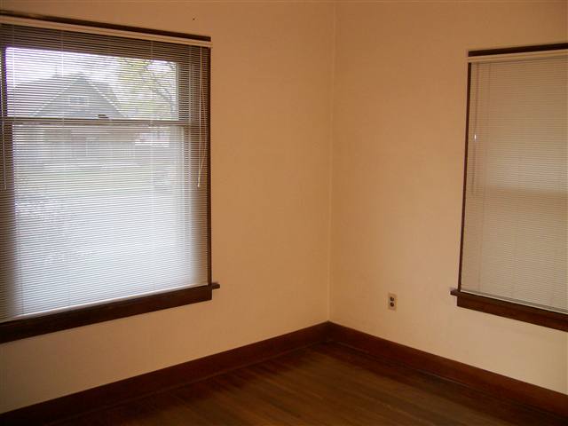 2709  E Nebraska - Photo 7