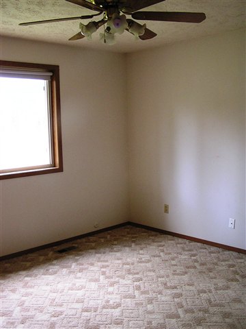 102 E Wynot Dr - Photo 4