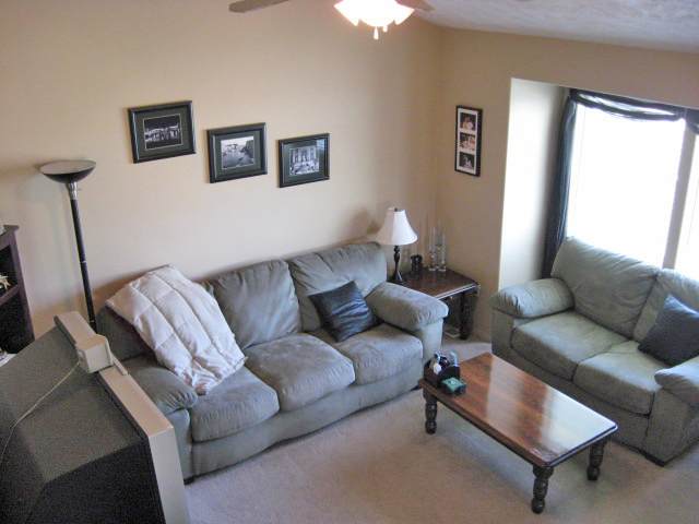 18428 E 12th Ave - Photo 2