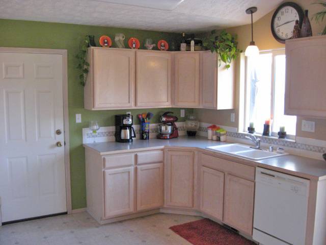 18428 E 12th Ave - Photo 3